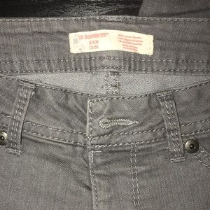 Gray Skinny Jeans Size: Small 3/5